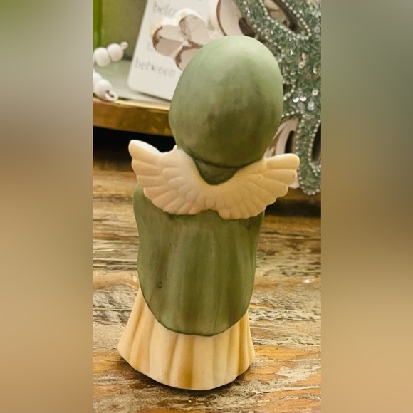 Collector’s Item-Fenton China -Angel playing Harp excellent condition like new - Picture 5 of 7